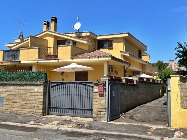 casa indipendente in vendita a Ladispoli