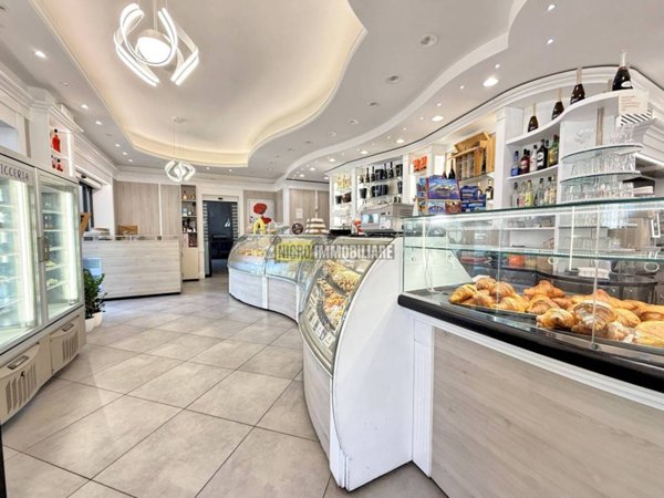 negozio in vendita a Ladispoli