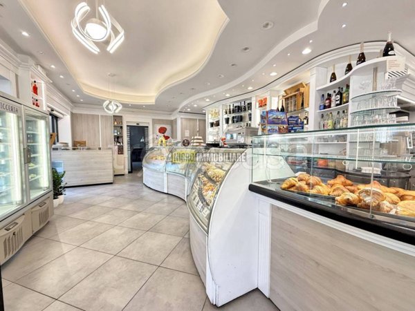 negozio in vendita a Ladispoli