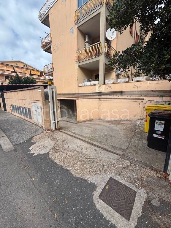 locale di sgombero in vendita a Ladispoli