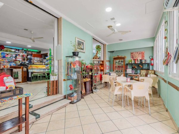 negozio in vendita a Ladispoli