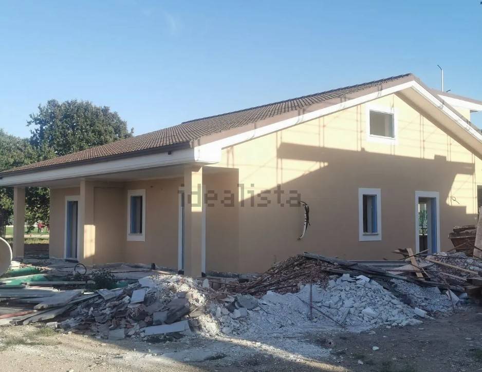 casa indipendente in vendita a Ladispoli in zona Marina di San Nicola
