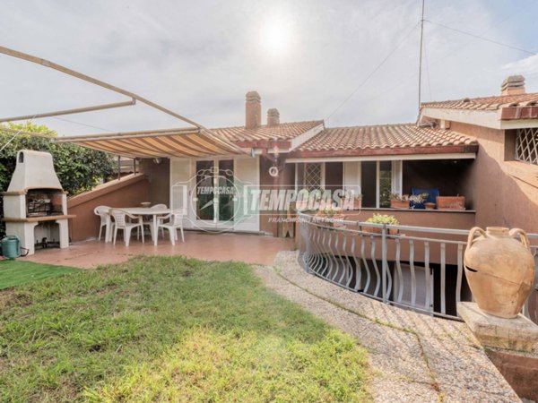 casa indipendente in vendita a Ladispoli in zona Marina di San Nicola