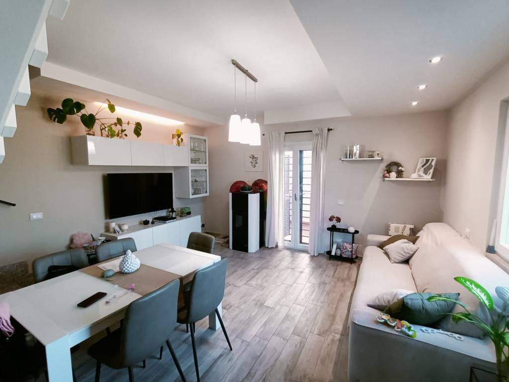 casa indipendente in vendita a Ladispoli