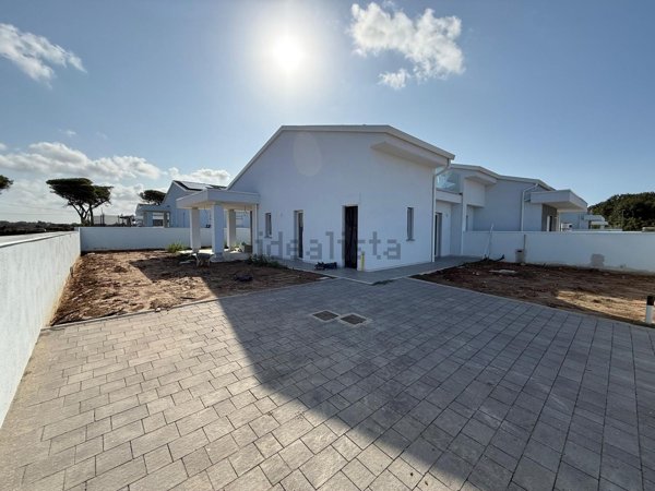 casa indipendente in vendita a Ladispoli