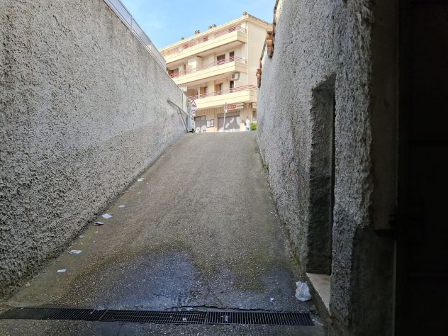 locale commerciale in vendita a Ladispoli