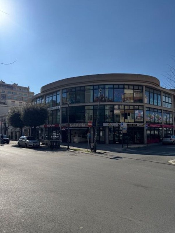 locale commerciale in vendita a Ladispoli