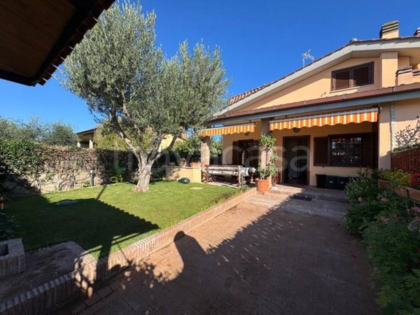 casa indipendente in vendita a Ladispoli