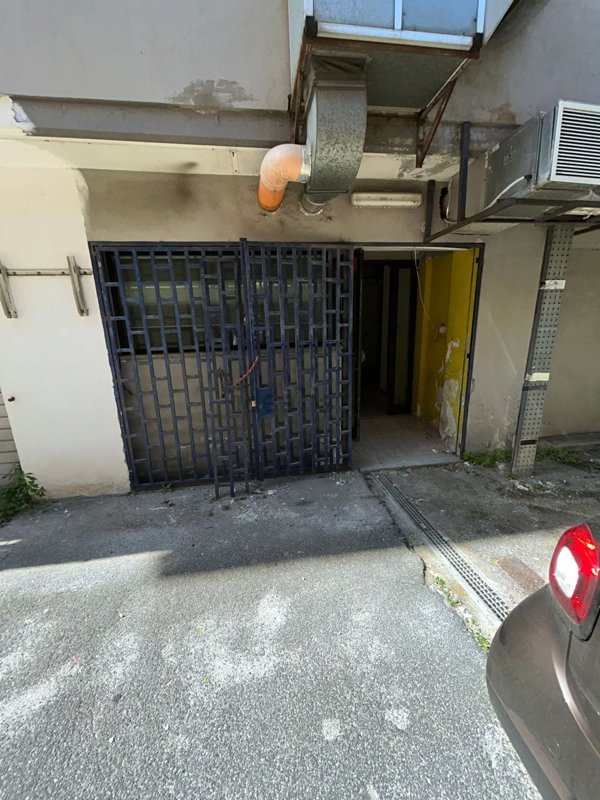 locale di sgombero in vendita a Ladispoli