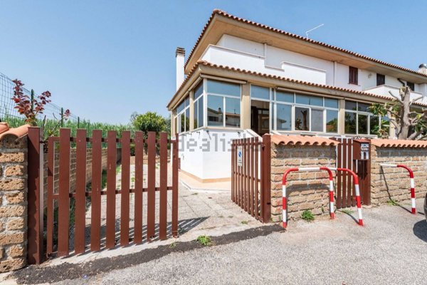 casa indipendente in vendita a Ladispoli
