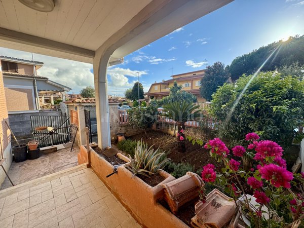 casa indipendente in vendita a Ladispoli