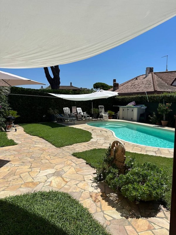 casa indipendente in vendita a Ladispoli