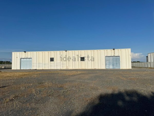 capannone in vendita a Ladispoli