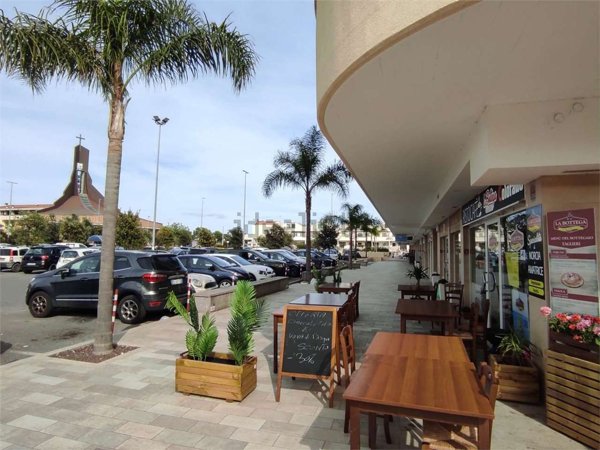 negozio in vendita a Ladispoli