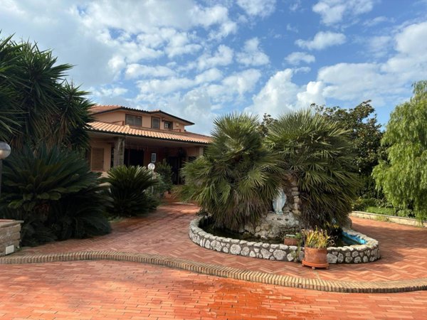 casa indipendente in vendita a Ladispoli