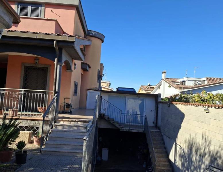 casa indipendente in vendita a Ladispoli