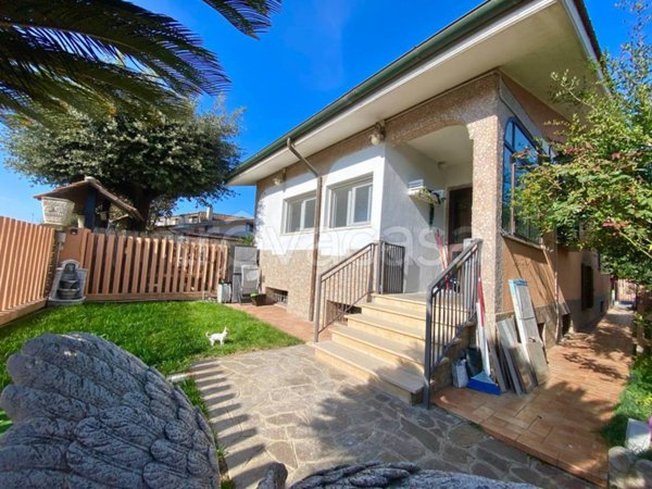 casa indipendente in vendita a Ladispoli