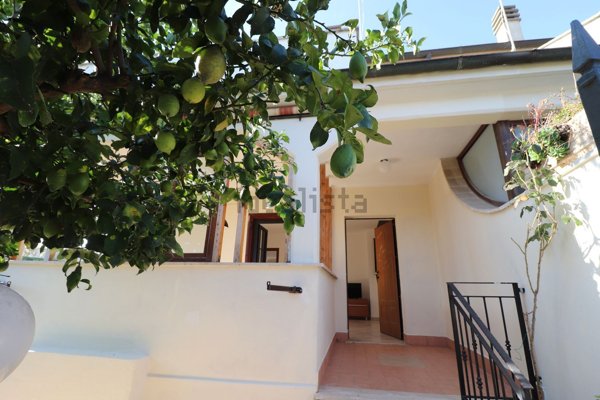 casa indipendente in vendita a Ladispoli