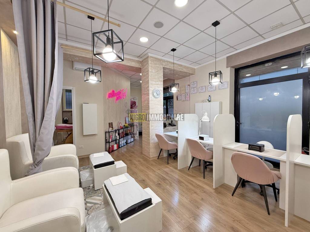 negozio in vendita a Ladispoli