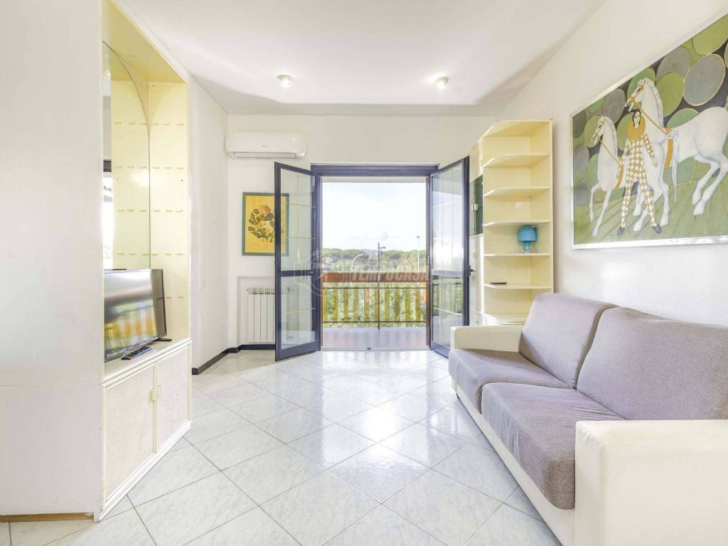 appartamento in vendita a Ladispoli in zona Marina di San Nicola