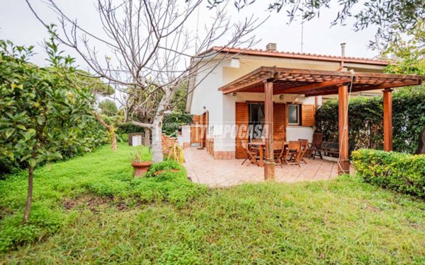 casa indipendente in vendita a Ladispoli in zona Marina di San Nicola