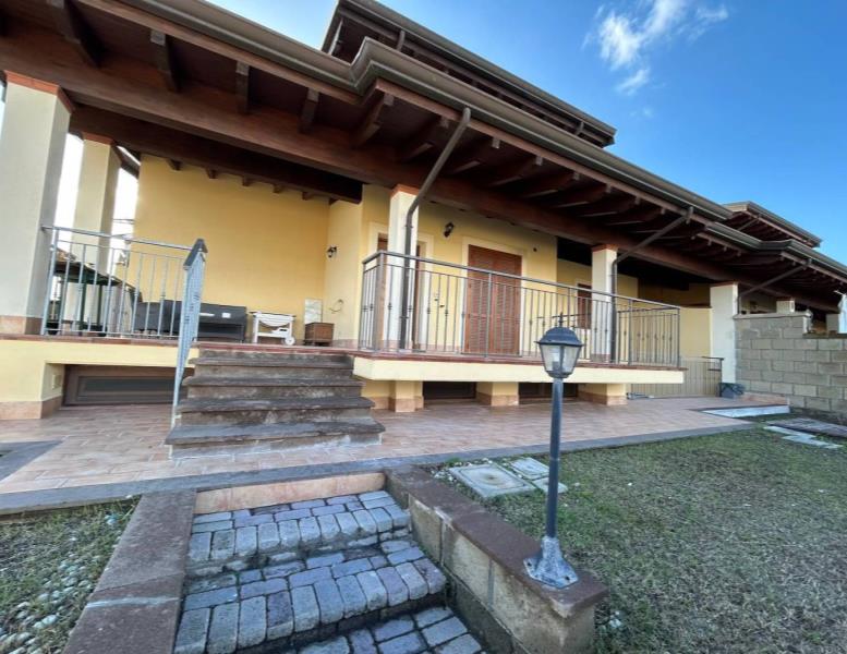 casa indipendente in vendita a Ladispoli