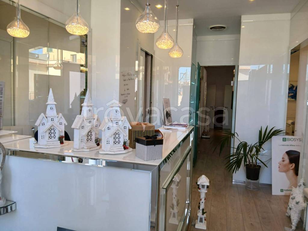 negozio in vendita a Ladispoli