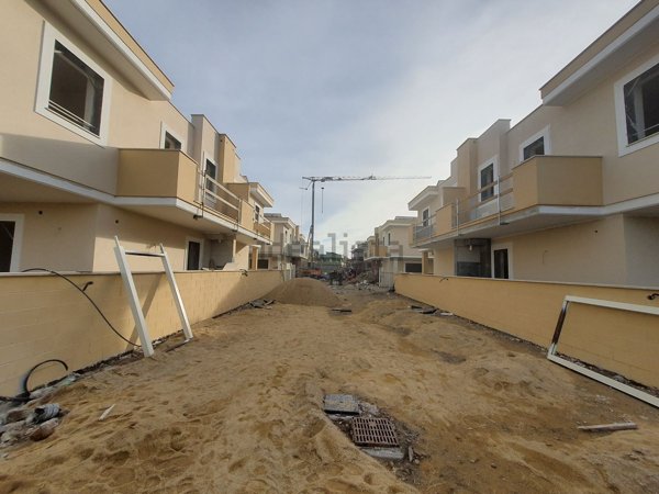 casa indipendente in vendita a Ladispoli