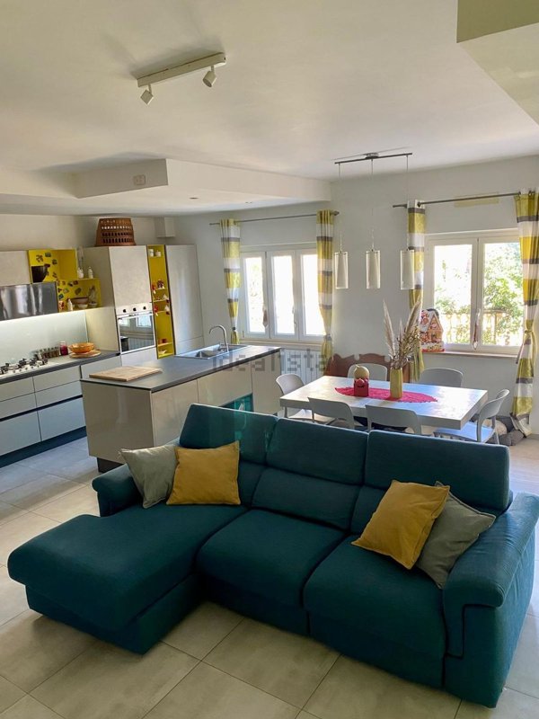 casa indipendente in vendita a Ladispoli