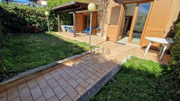 pentavano in vendita a Ladispoli in zona Marina di San Nicola