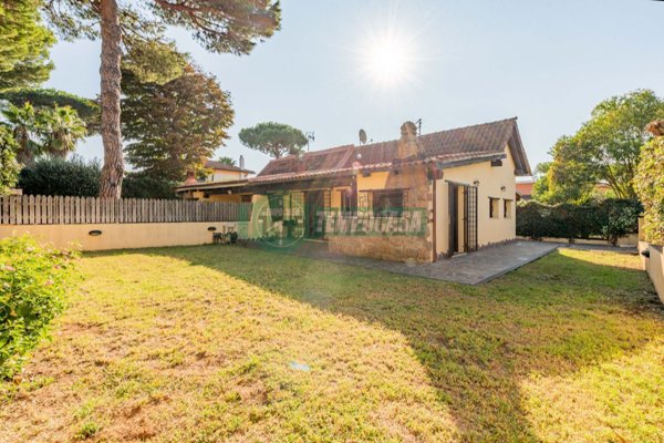 casa indipendente in vendita a Ladispoli in zona Marina di San Nicola