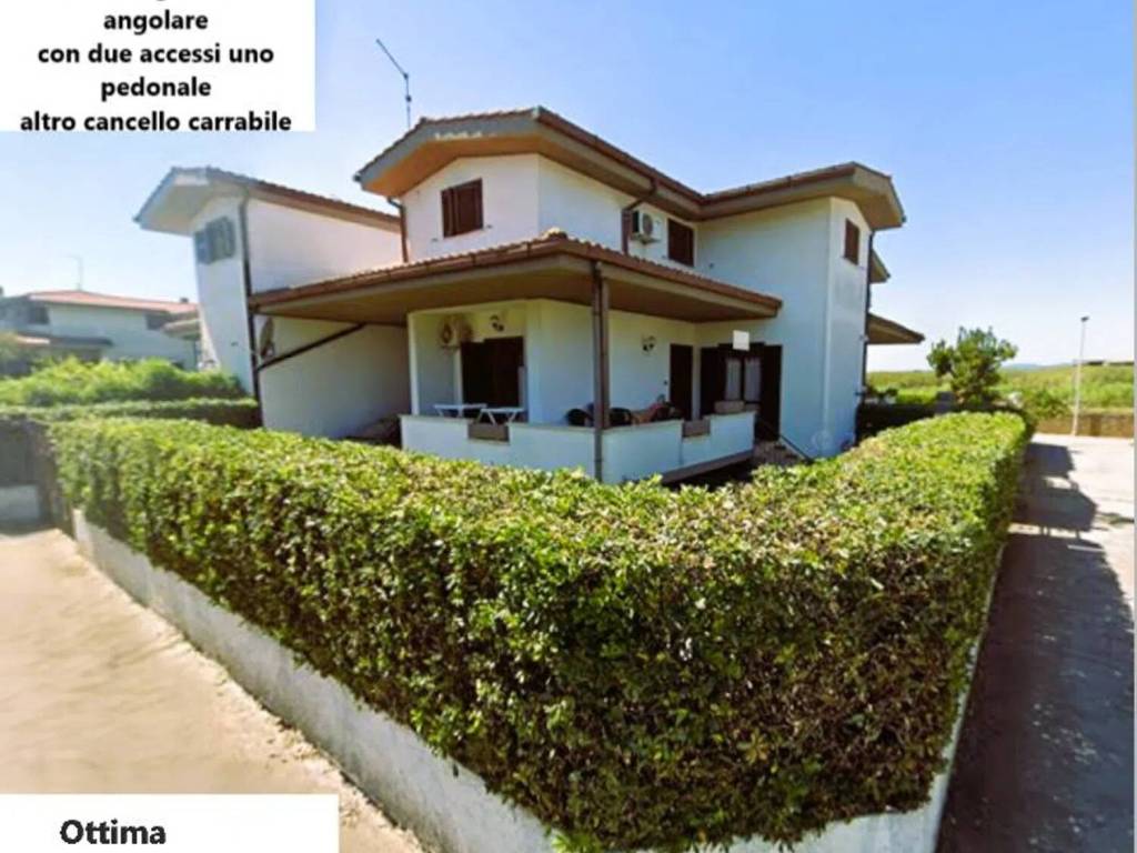 casa indipendente in vendita a Ladispoli