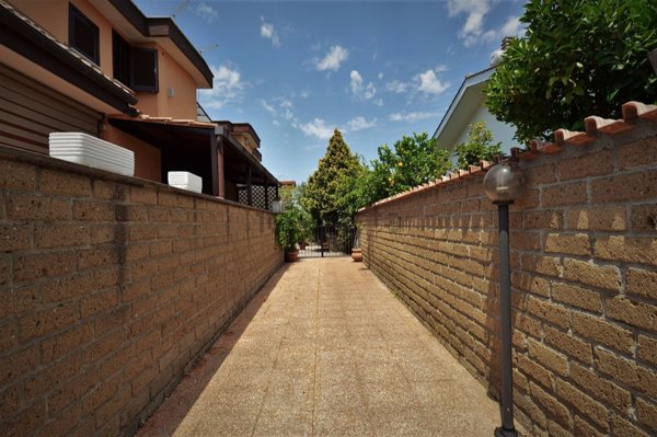 casa semindipendente in vendita a Ladispoli