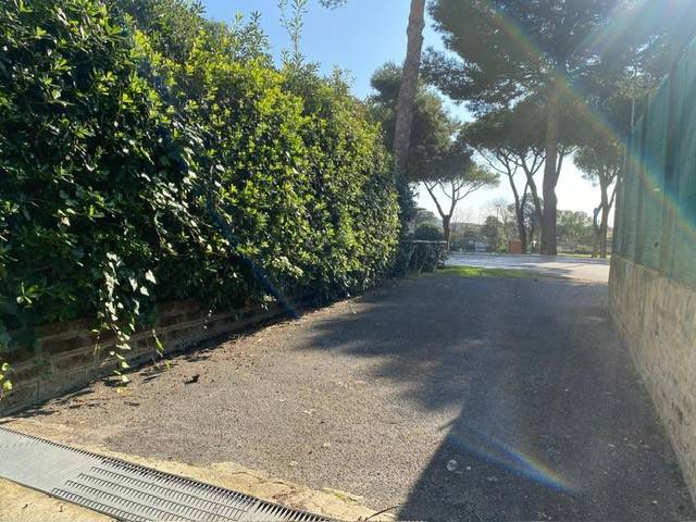 locale commerciale in vendita a Ladispoli in zona Marina di San Nicola