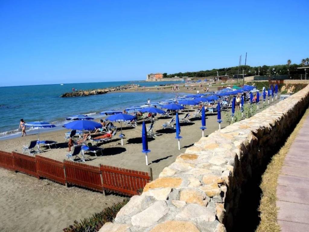 casa indipendente in vendita a Ladispoli in zona Marina di San Nicola