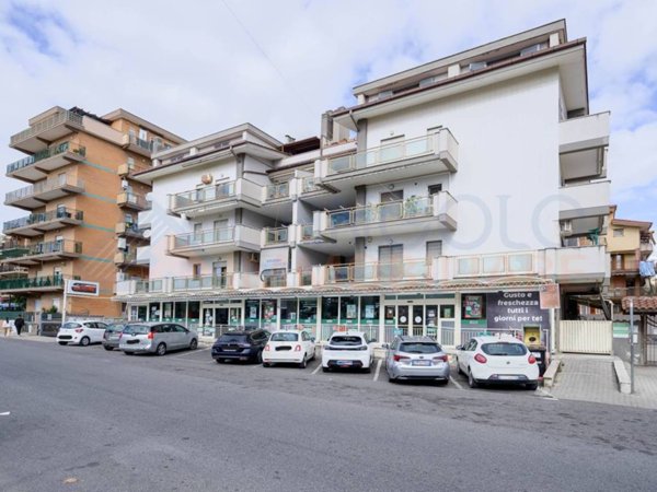negozio in vendita a Ladispoli