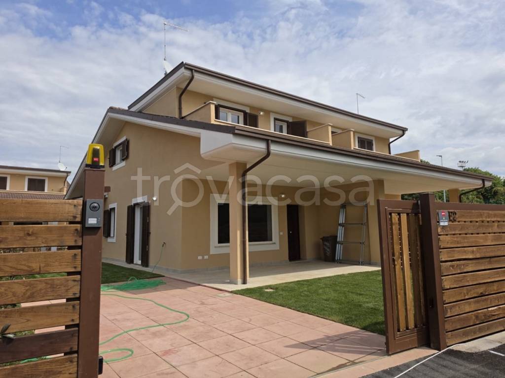 casa indipendente in vendita a Ladispoli in zona Marina di San Nicola