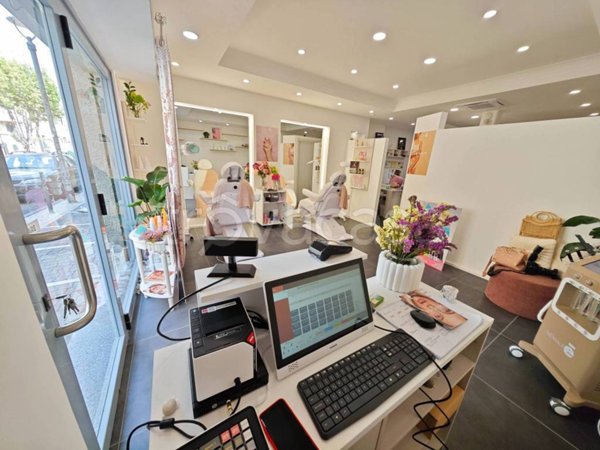 negozio in vendita a Ladispoli