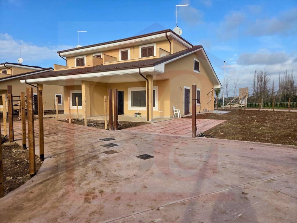 casa indipendente in vendita a Ladispoli in zona Marina di San Nicola