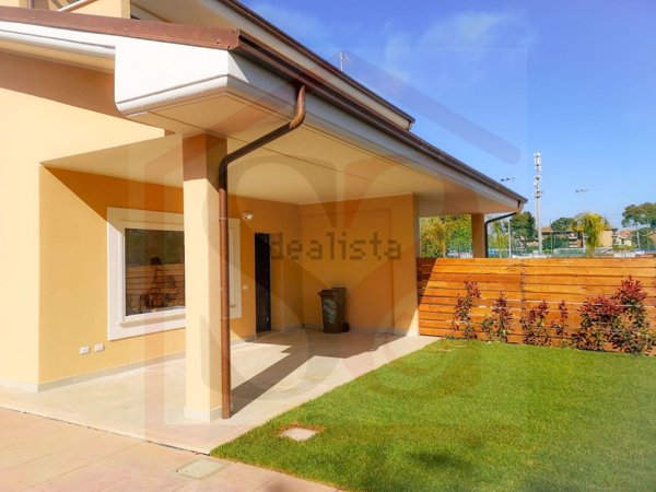 casa indipendente in vendita a Ladispoli in zona Marina di San Nicola