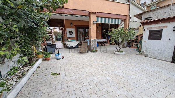 pentavano in vendita a Ladispoli