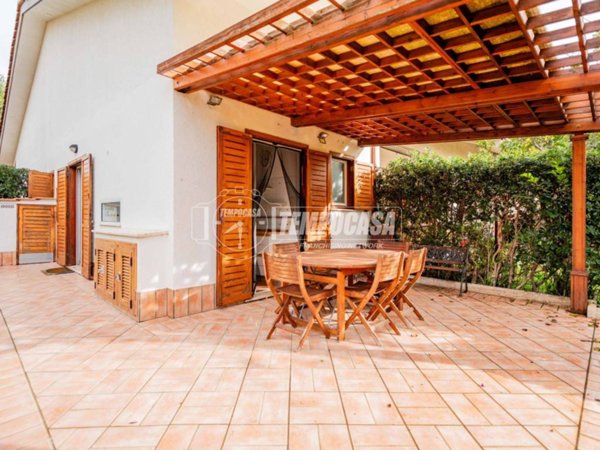 casa indipendente in vendita a Ladispoli in zona Marina di San Nicola