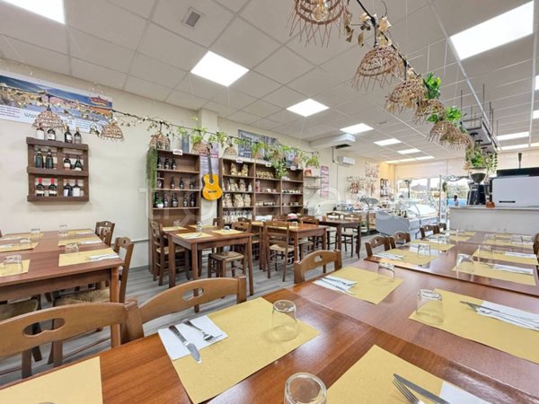 negozio in vendita a Ladispoli