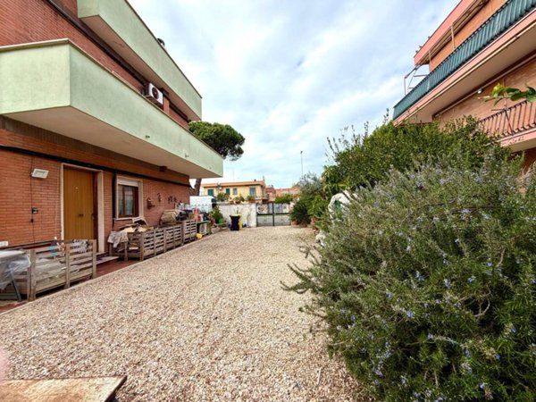 casa indipendente in vendita a Ladispoli