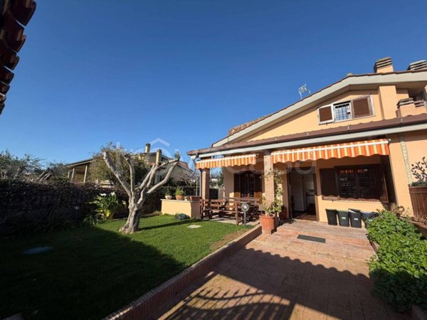 casa indipendente in vendita a Ladispoli