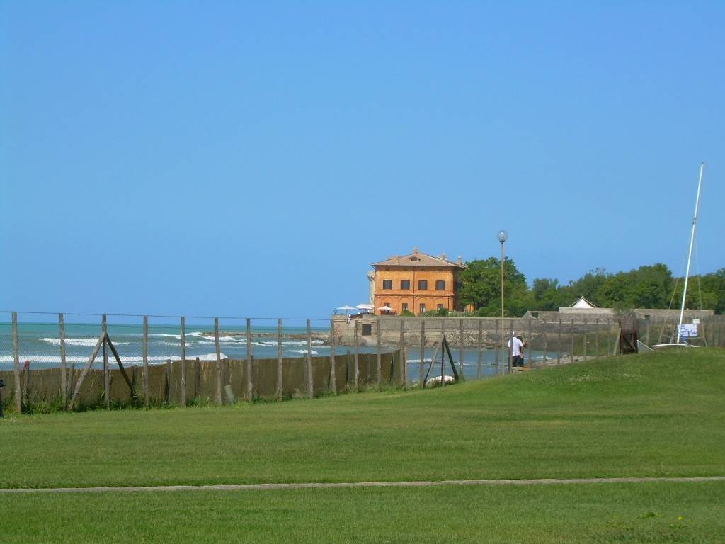 casa indipendente in vendita a Ladispoli in zona Marina di San Nicola