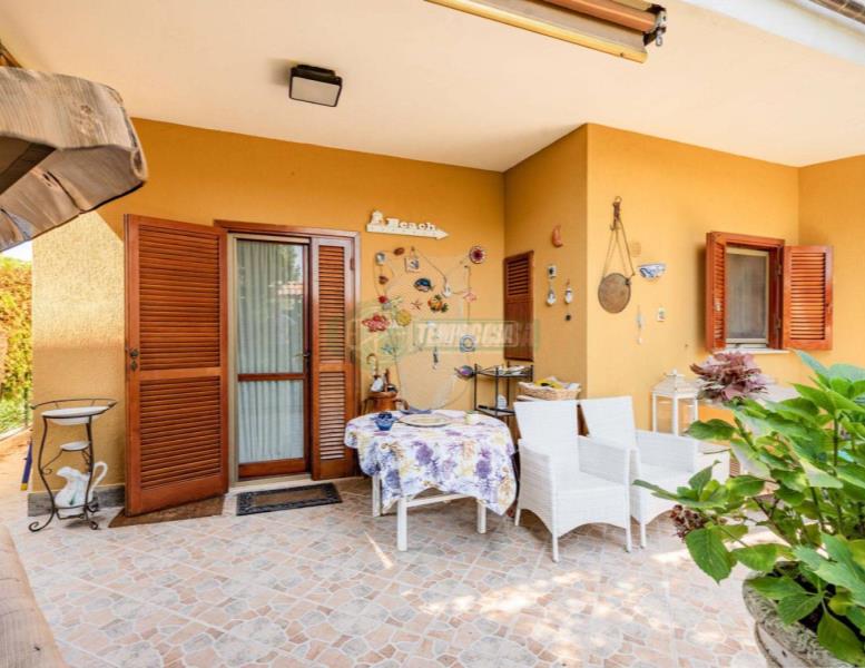 villa in vendita a Ladispoli in zona Marina di San Nicola