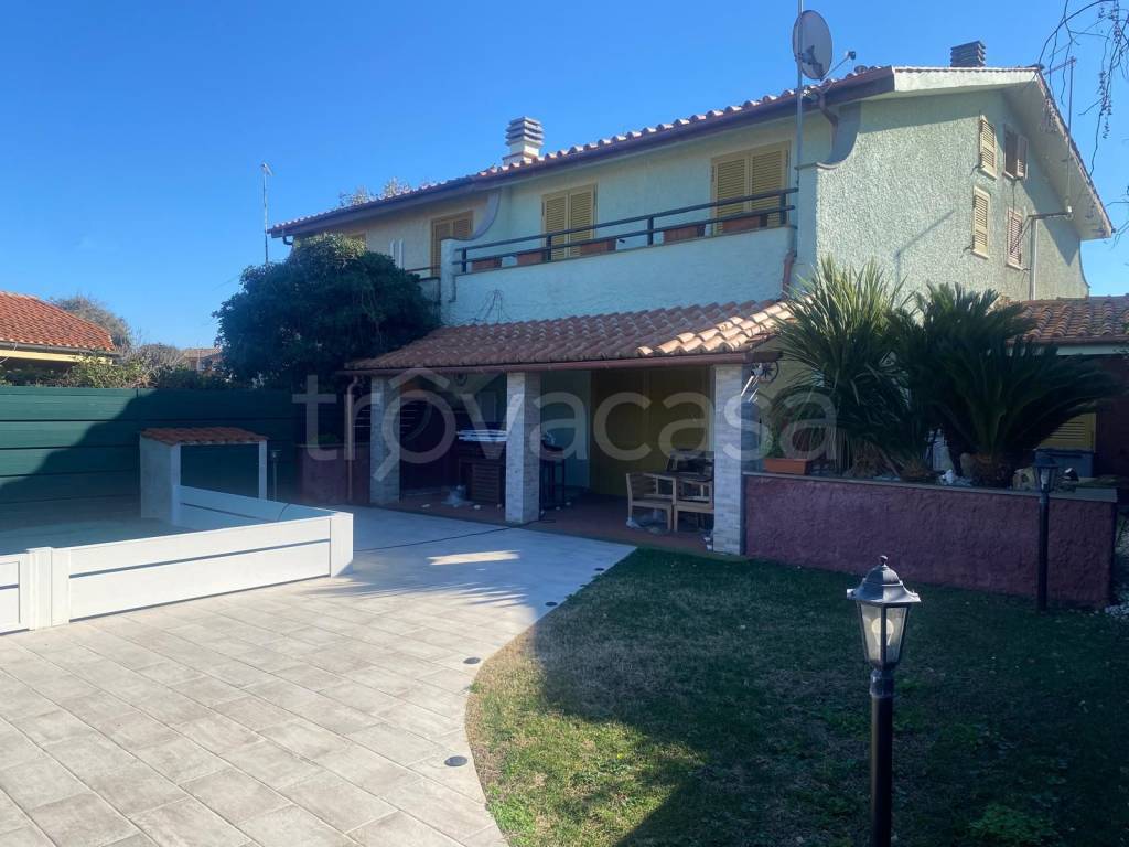 casa indipendente in vendita a Ladispoli in zona Marina di San Nicola