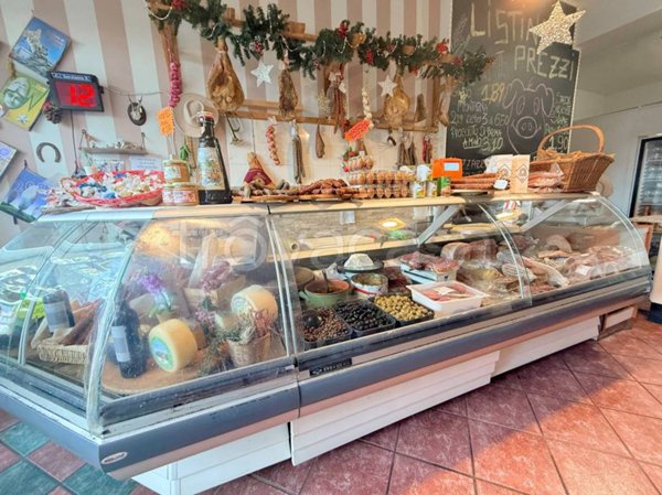 negozio in vendita a Ladispoli