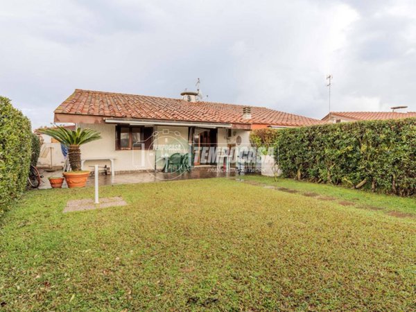 casa indipendente in vendita a Ladispoli in zona Marina di San Nicola
